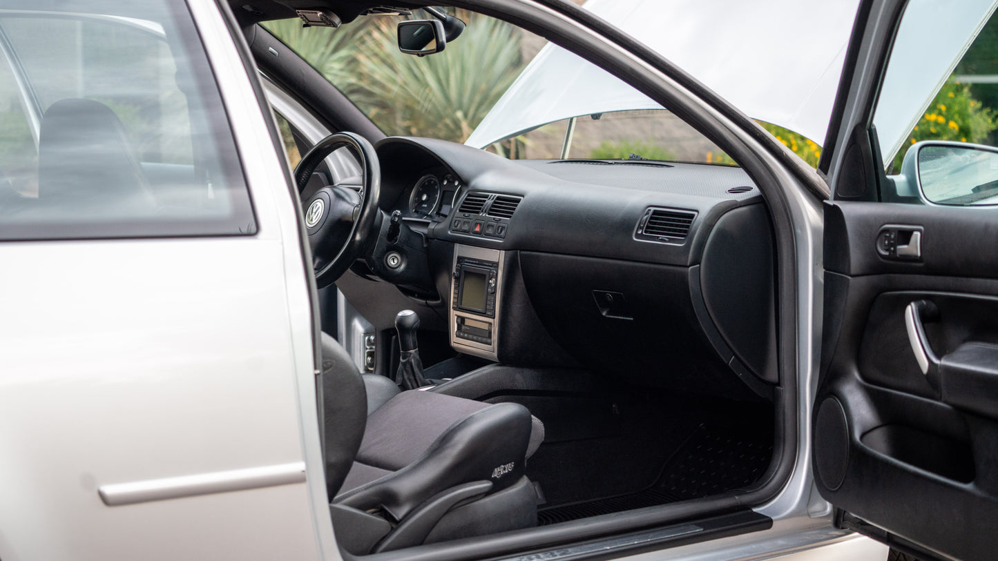 2004 Volkswagen R32 | Reflex Silver | Milltek Exhaust | 137K Miles