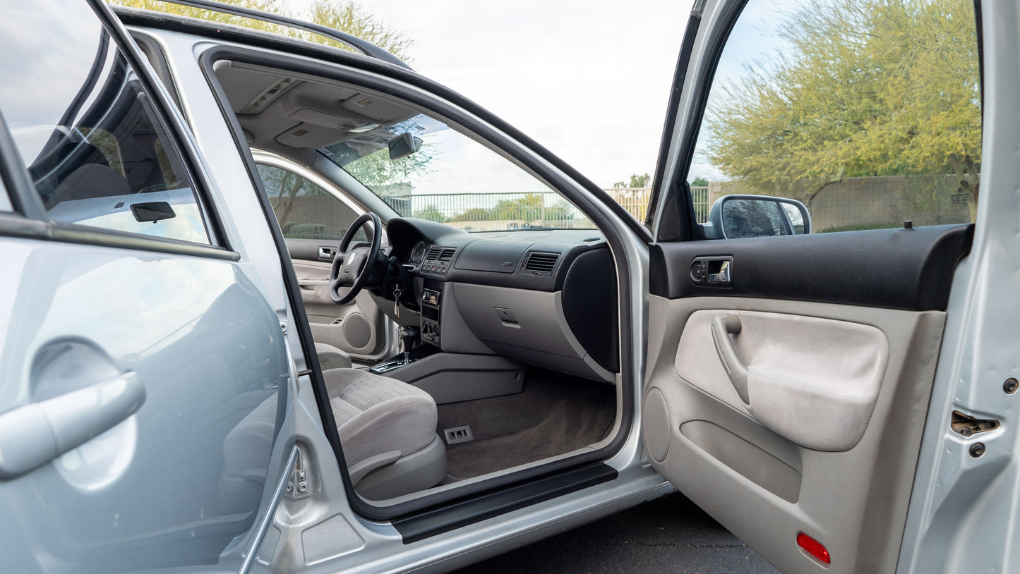 2005 Volkswagen Jetta Wagon TDI – Reflex Silver / Grey Cloth | One-Owner | Diesel Wagon | SOLD