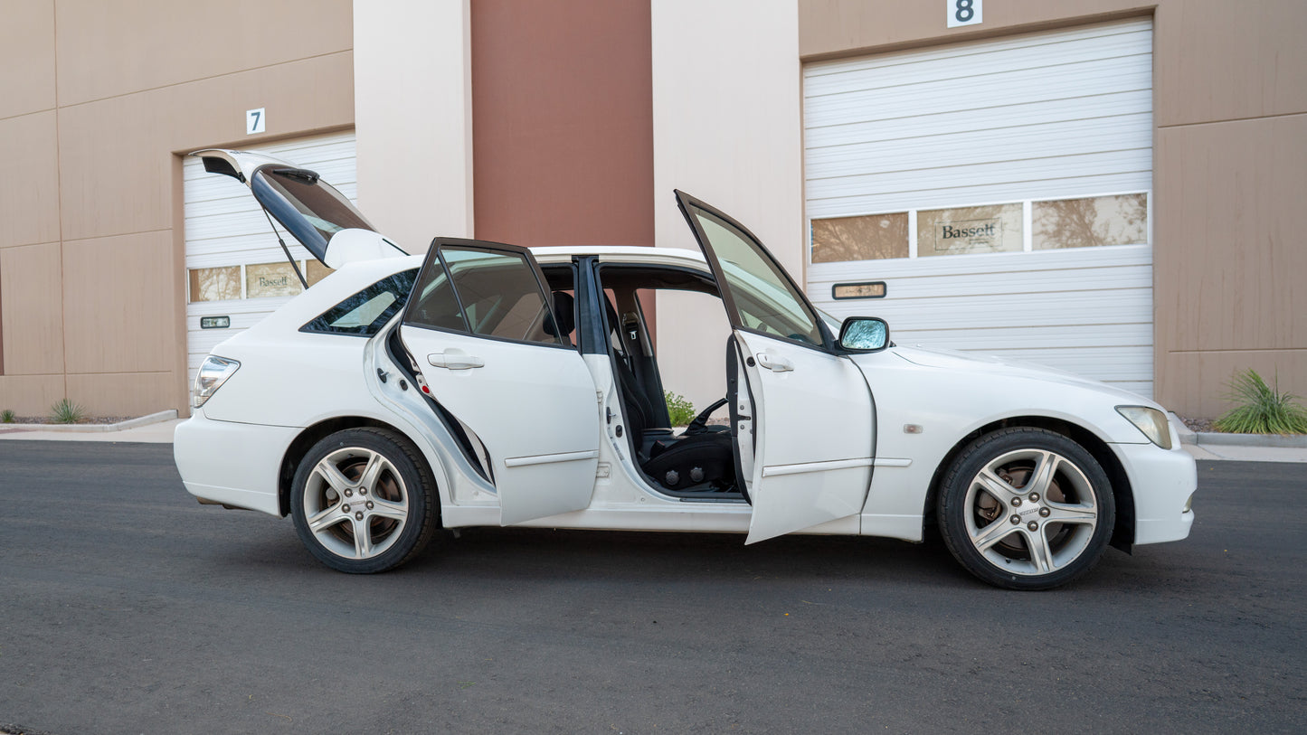 2001 Toyota Altezza Gita AS200 Z Edition | #103626 | 210,000 KM