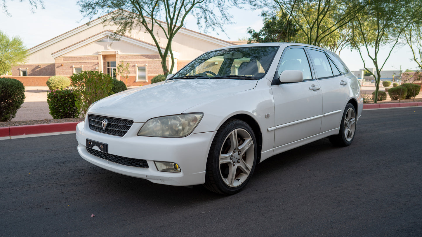 2001 Toyota Altezza Gita AS200 Z Edition | #103626 | 210,000 KM