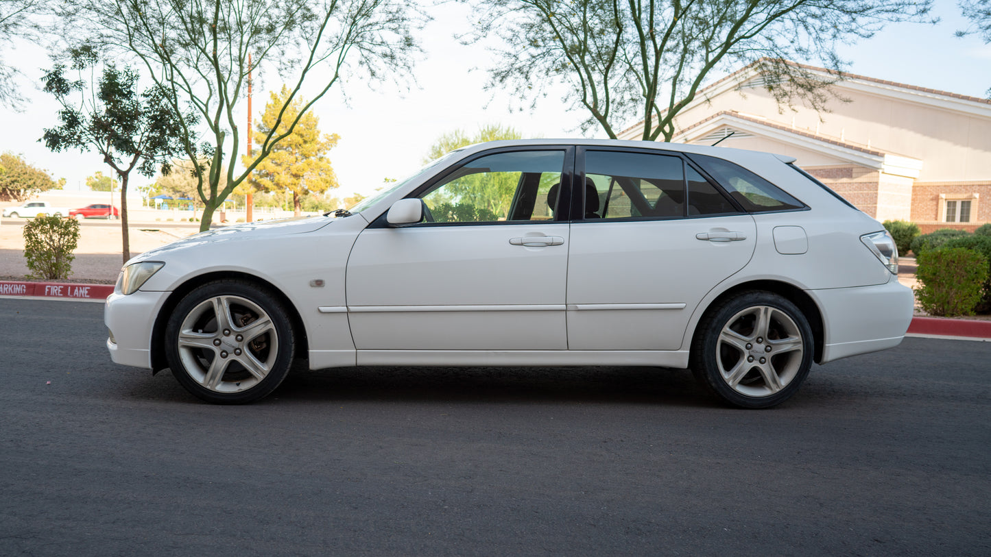 2001 Toyota Altezza Gita AS200 Z Edition | #103626 | 210,000 KM