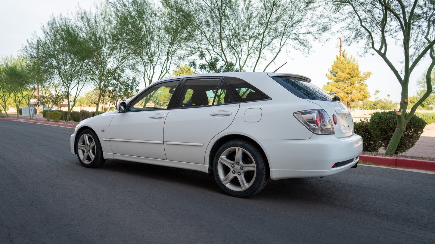 2001 Toyota Altezza Gita AS200 Z Edition | #103626 | 210,000 KM