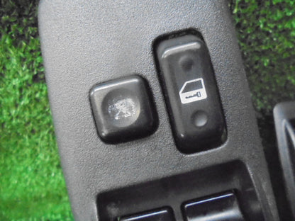 Toyota bB NCP31 Late-Model Power Window Switch Set | 84820-52140